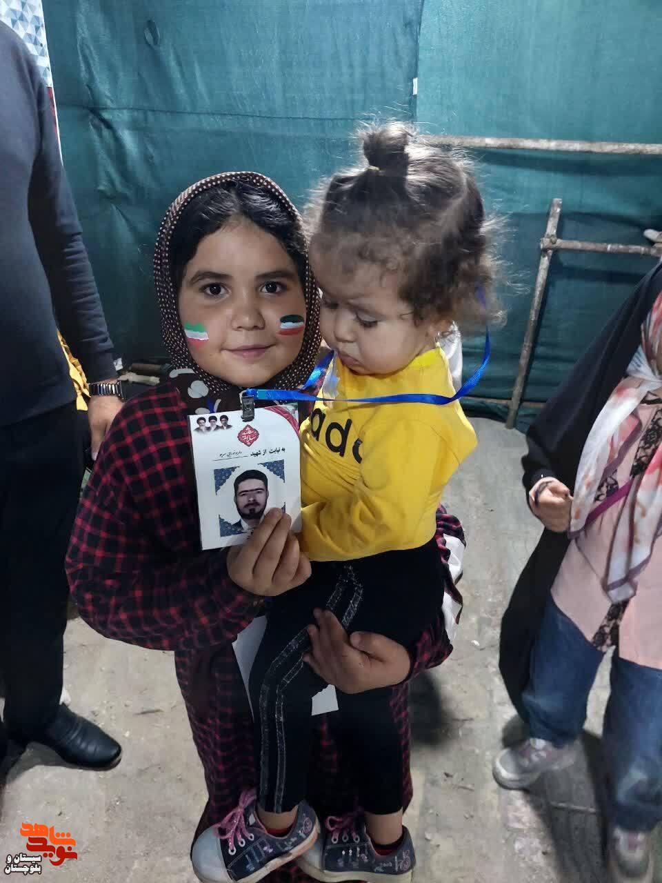 توزیع بیش از ۱۰۰۰ آیدیکارت مزین به تصاویر شهدای استان سیستان و بلوچستان توزیع بیش از ۱۰۰۰ آیدیکارت مزین به تصاویر شهدای استان سیستان و بلوچستان