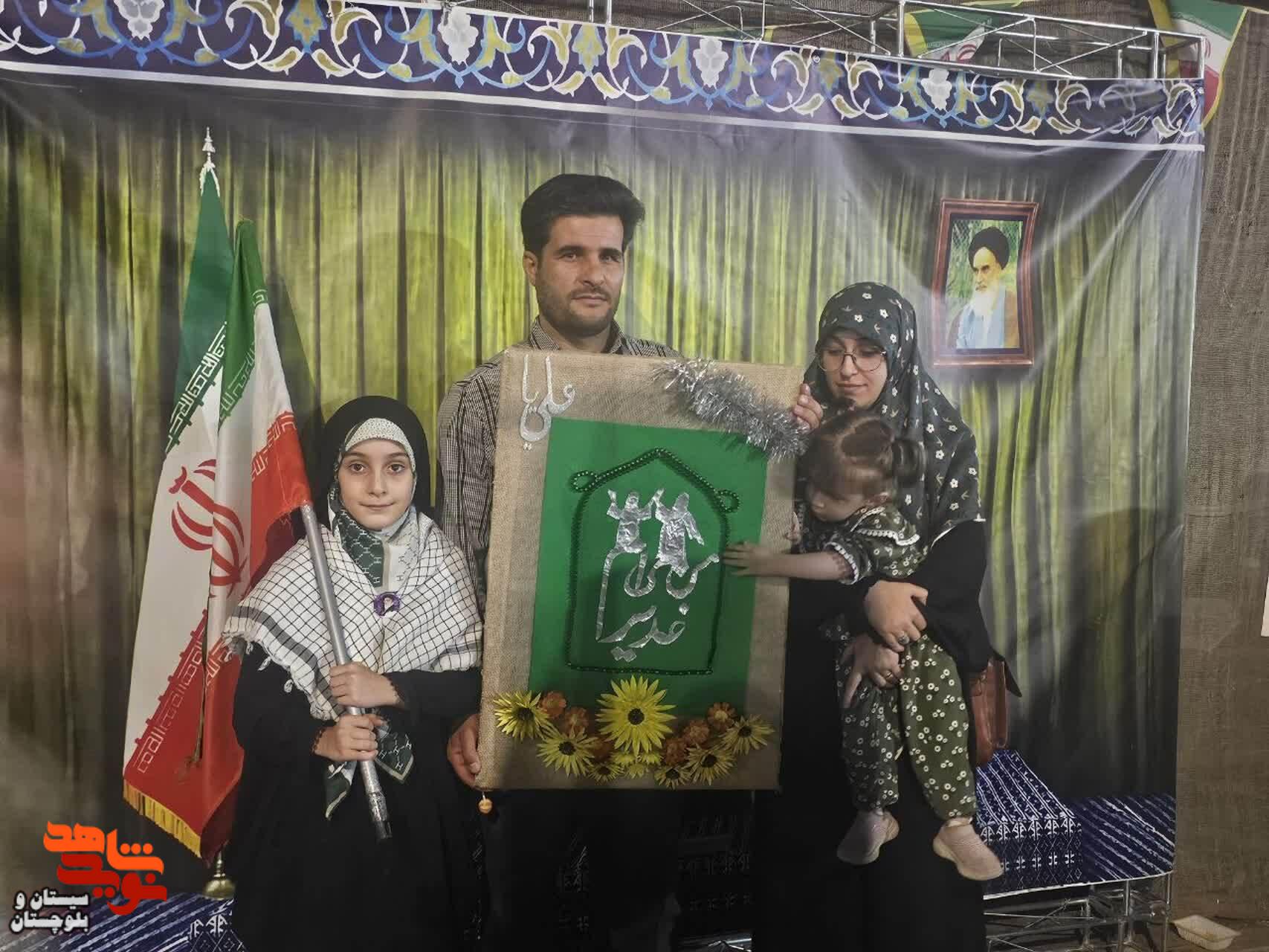 من غدیریام، ندای مردمی است که ولایت را راه نجات و شهدا را پرچمداران این مسیر میدانند من غدیریام، ندای مردمی است که ولایت را راه نجات و شهدا را پرچمداران این مسیر میدانند