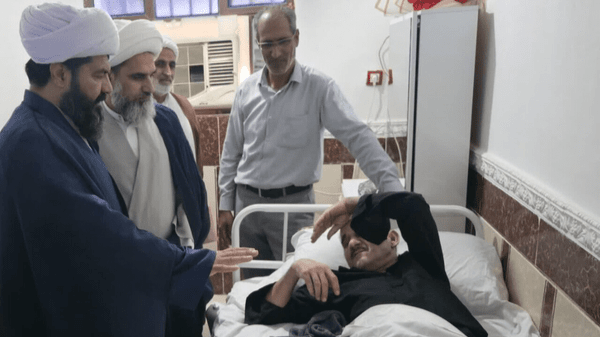 عیادت نمایندگان آیتالله اعرافی از جانباز جنگ رمضان در هرمزگان عیادت نمایندگان آیتالله اعرافی از جانباز جنگ رمضان در هرمزگان