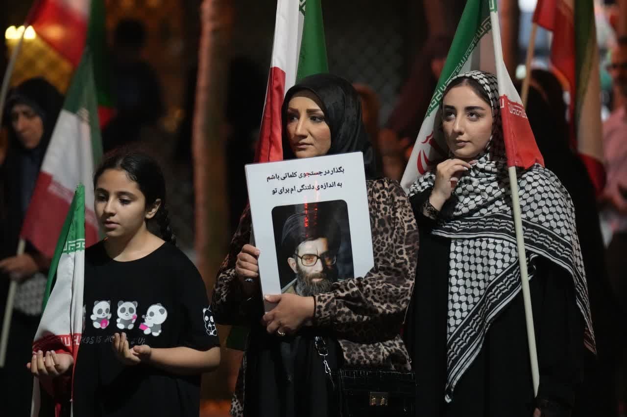 آیینه تمامنمای بصیرت و ولایتمداری مردم در یادواره شهدای سادات قزوین آیینه تمامنمای بصیرت و ولایتمداری مردم در یادواره شهدای سادات قزوین