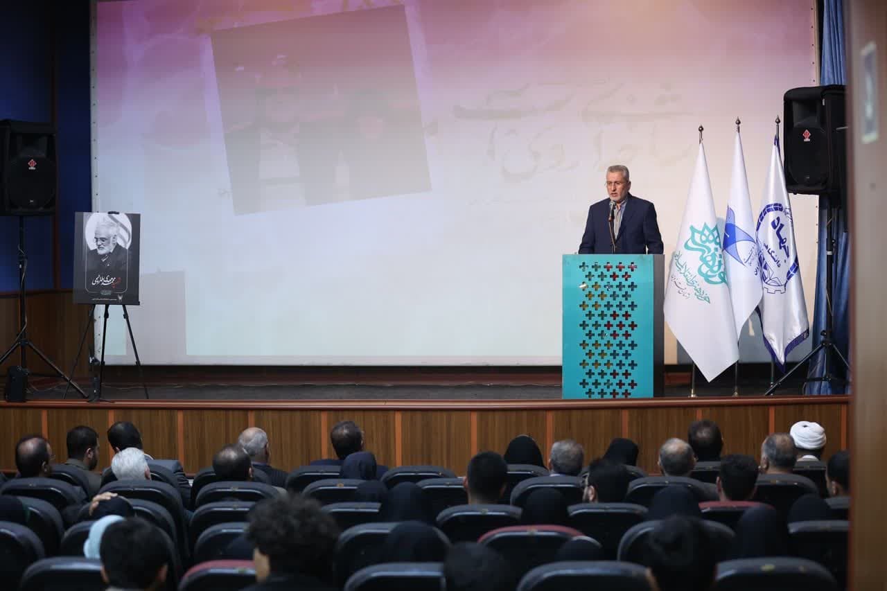 مستند «روی شاخهای از آب» در قزوین اکران شد مستند «روی شاخهای از آب» در قزوین اکران شد