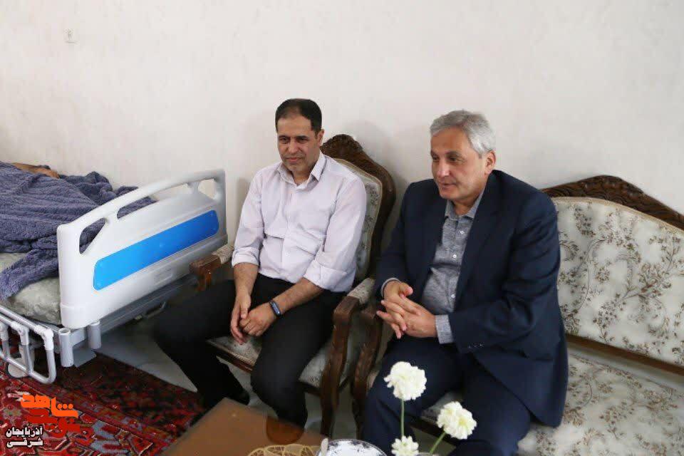 اهدای هدایای متبرک آیتالله العظمی سیستانی به دو جانباز یگان موشکی در تبریز اهدای هدایای متبرک آیتالله العظمی سیستانی به دو جانباز یگان موشکی در تبریز