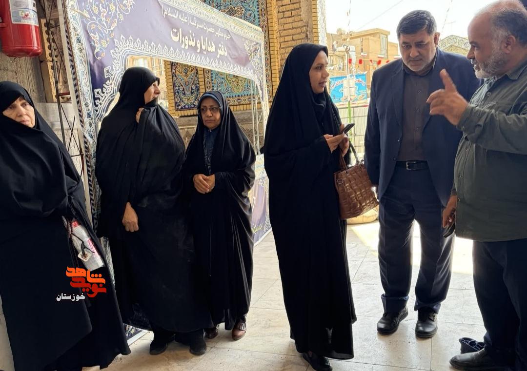 تأکید بر ترویج فرهنگ ایثار در سفر معاون فرهنگی بنیاد شهید خوزستان به دزفول / تعویض سنگ مزار شهیدان «رشید» در حرم سبزقبا (ع) تأکید بر ترویج فرهنگ ایثار در سفر معاون فرهنگی بنیاد شهید خوزستان به دزفول / تعویض سنگ مزار شهیدان «رشید» در حرم سبزقبا (ع)