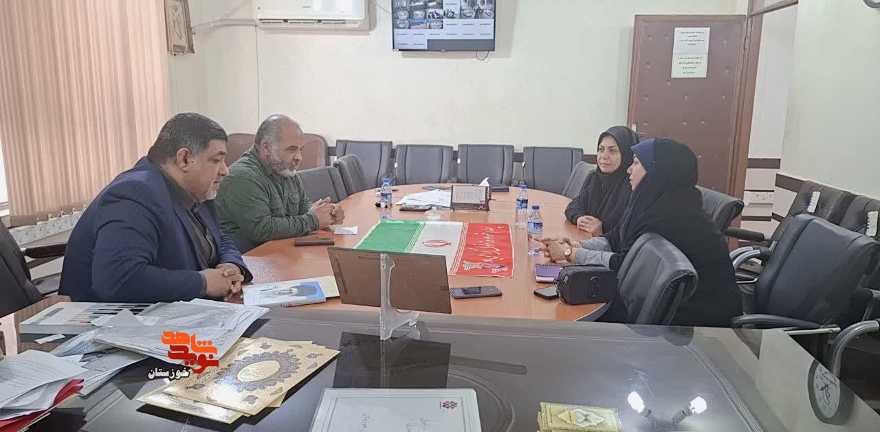 تأکید بر ترویج فرهنگ ایثار در سفر معاون فرهنگی بنیاد شهید خوزستان به دزفول / تعویض سنگ مزار شهیدان «رشید» در حرم سبزقبا (ع) تأکید بر ترویج فرهنگ ایثار در سفر معاون فرهنگی بنیاد شهید خوزستان به دزفول / تعویض سنگ مزار شهیدان «رشید» در حرم سبزقبا (ع)