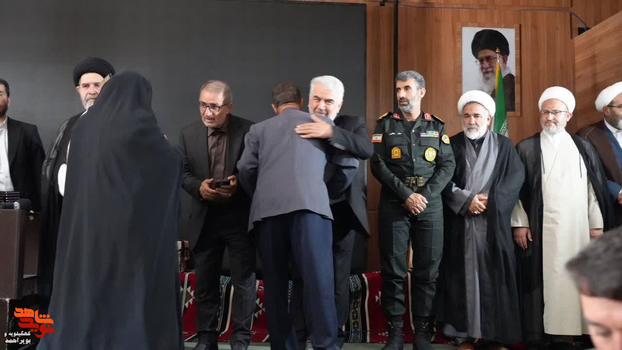 عکس /تجلیل از خانواده‌های معظم شهدای جنگ تحمیلی سوم در یاسوج