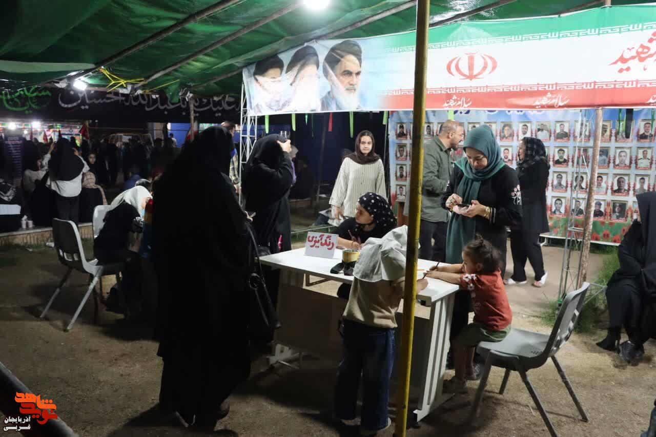 حال و هوای شهدایی موکب «سلام شهید» بنیاد شهید و امورایثارگران آذربایجان غربی در یکصد و پنجمین شبهای ایران قوی حال و هوای شهدایی موکب «سلام شهید» بنیاد شهید و امورایثارگران آذربایجان غربی در یکصد و پنجمین شبهای ایران قوی