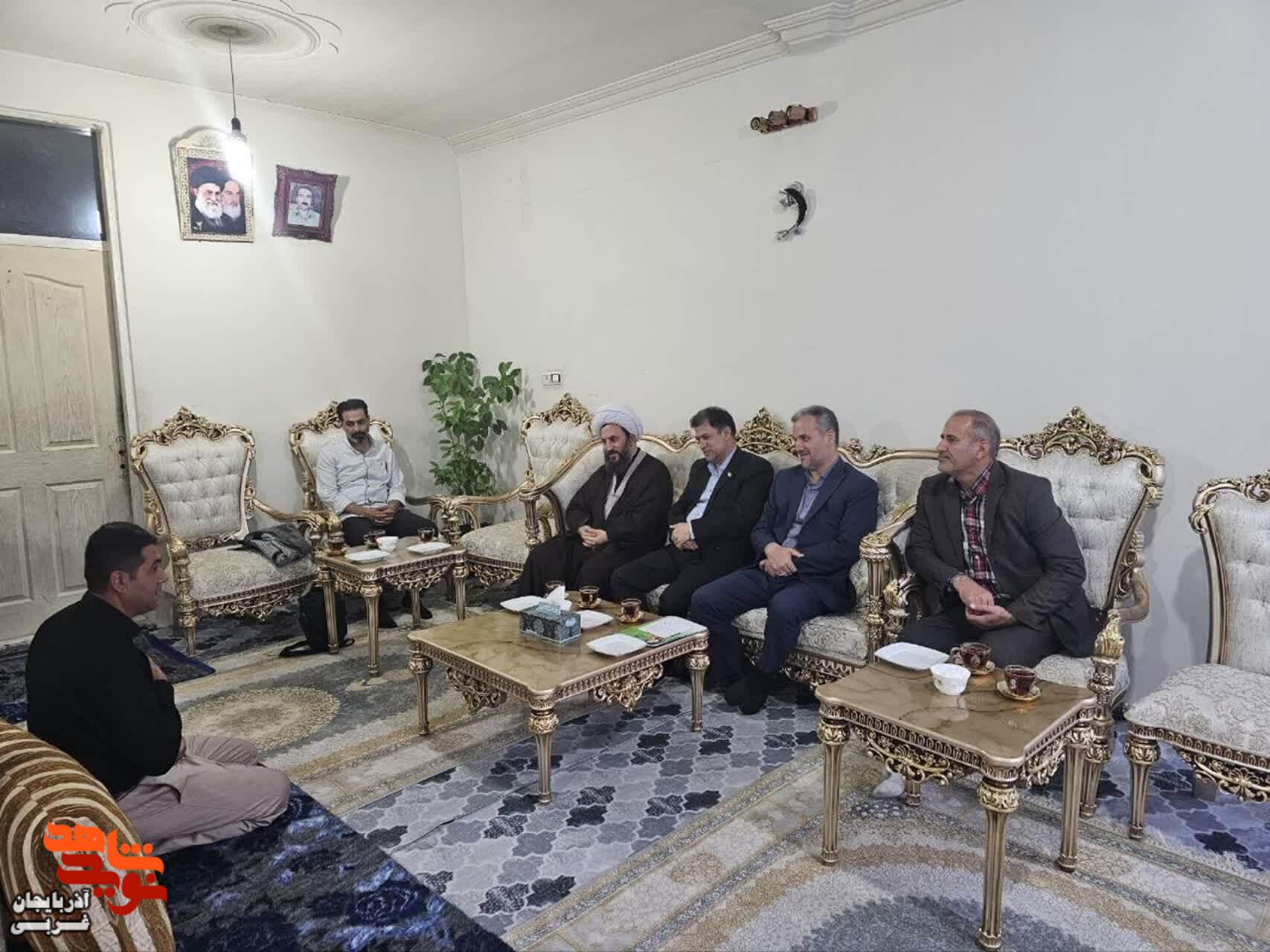 دیدار مسئولین شهرستان خوی با خانواده گرامی شهید والامقام بلال نادر و جانباز معزز محمد تقی سرداری دیدار مسئولین شهرستان خوی با خانواده گرامی شهید والامقام بلال نادر و جانباز معزز محمد تقی سرداری