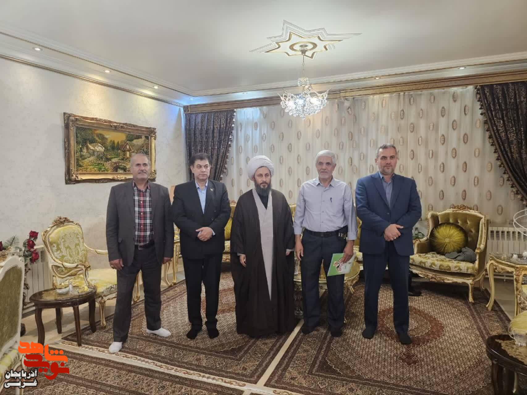 دیدار مسئولین شهرستان خوی با خانواده گرامی شهید والامقام بلال نادر و جانباز معزز محمد تقی سرداری دیدار مسئولین شهرستان خوی با خانواده گرامی شهید والامقام بلال نادر و جانباز معزز محمد تقی سرداری