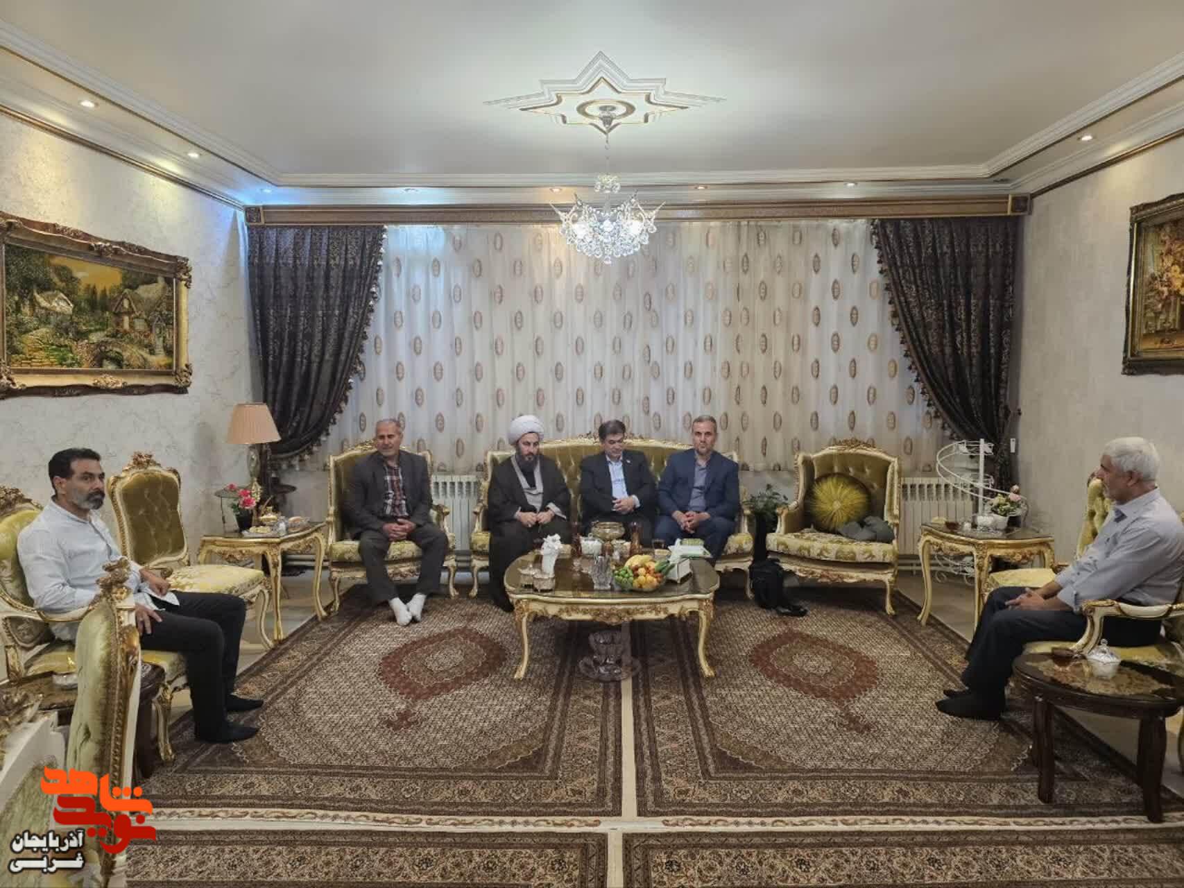 دیدار مسئولین شهرستان خوی با خانواده گرامی شهید والامقام بلال نادر و جانباز معزز محمد تقی سرداری دیدار مسئولین شهرستان خوی با خانواده گرامی شهید والامقام بلال نادر و جانباز معزز محمد تقی سرداری