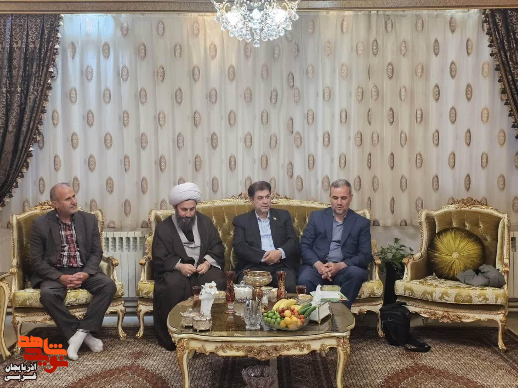 دیدار مسئولین شهرستان خوی با خانواده گرامی شهید والامقام بلال نادر و جانباز معزز محمد تقی سرداری دیدار مسئولین شهرستان خوی با خانواده گرامی شهید والامقام بلال نادر و جانباز معزز محمد تقی سرداری