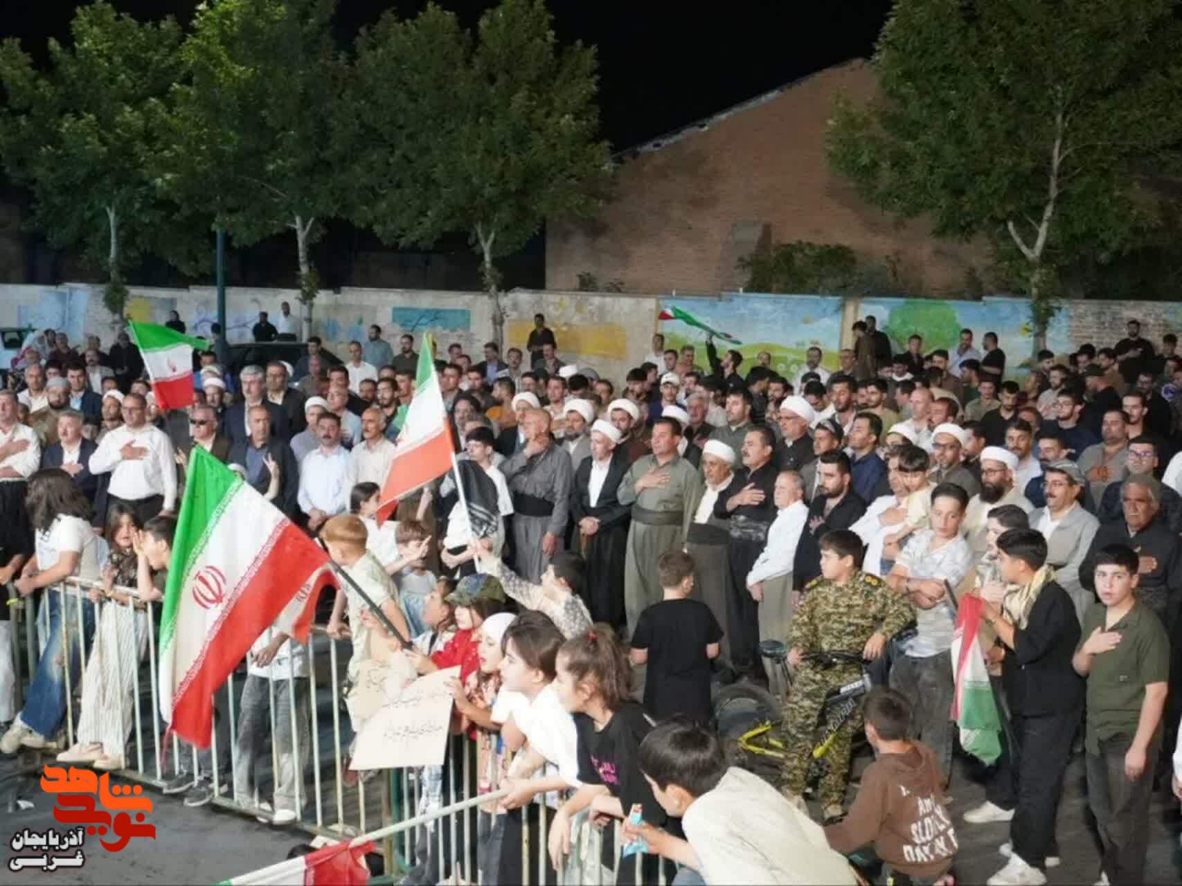 برپایی تجمعات شبانه در شهرستان مهاباد با حضور مسئولان و خانوادههای معظم شهدا و ایثارگران برپایی تجمعات شبانه در شهرستان مهاباد با حضور مسئولان و خانوادههای معظم شهدا و ایثارگران