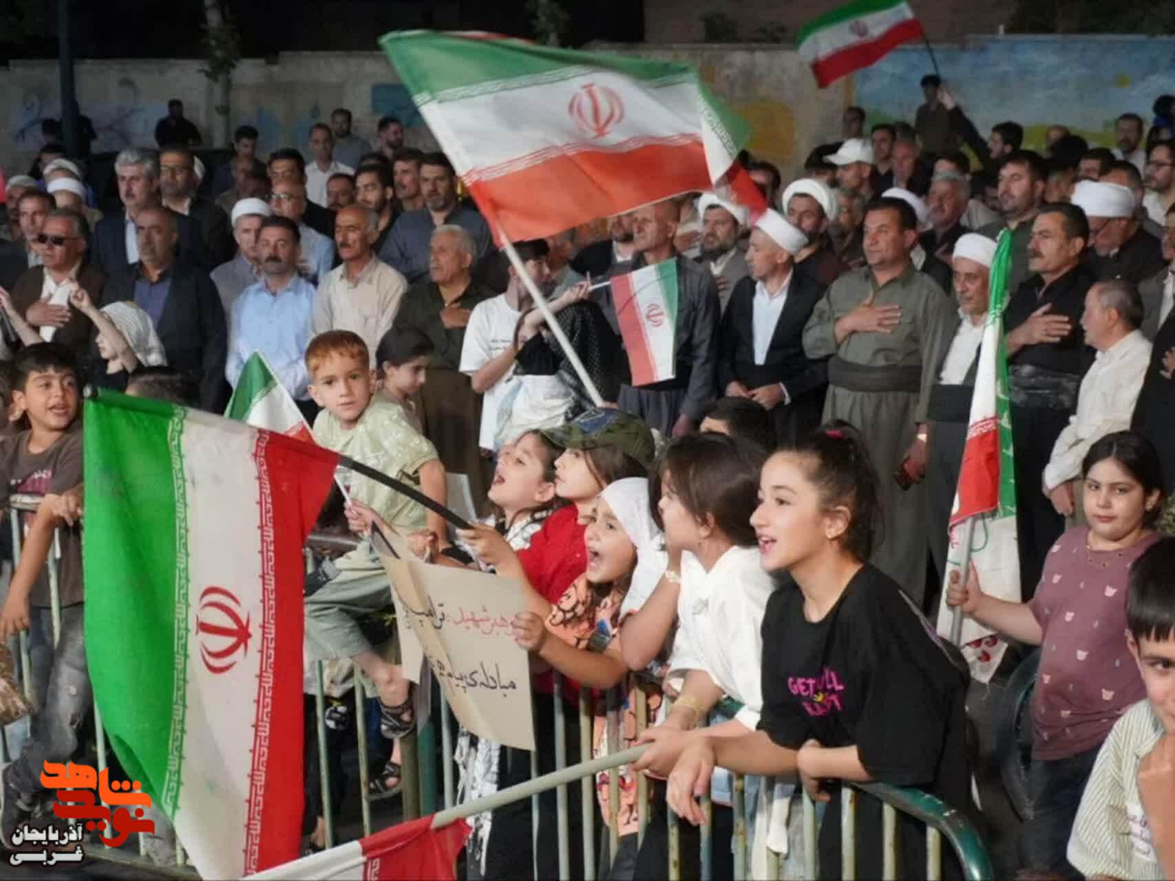 برپایی تجمعات شبانه در شهرستان مهاباد با حضور مسئولان و خانوادههای معظم شهدا و ایثارگران برپایی تجمعات شبانه در شهرستان مهاباد با حضور مسئولان و خانوادههای معظم شهدا و ایثارگران