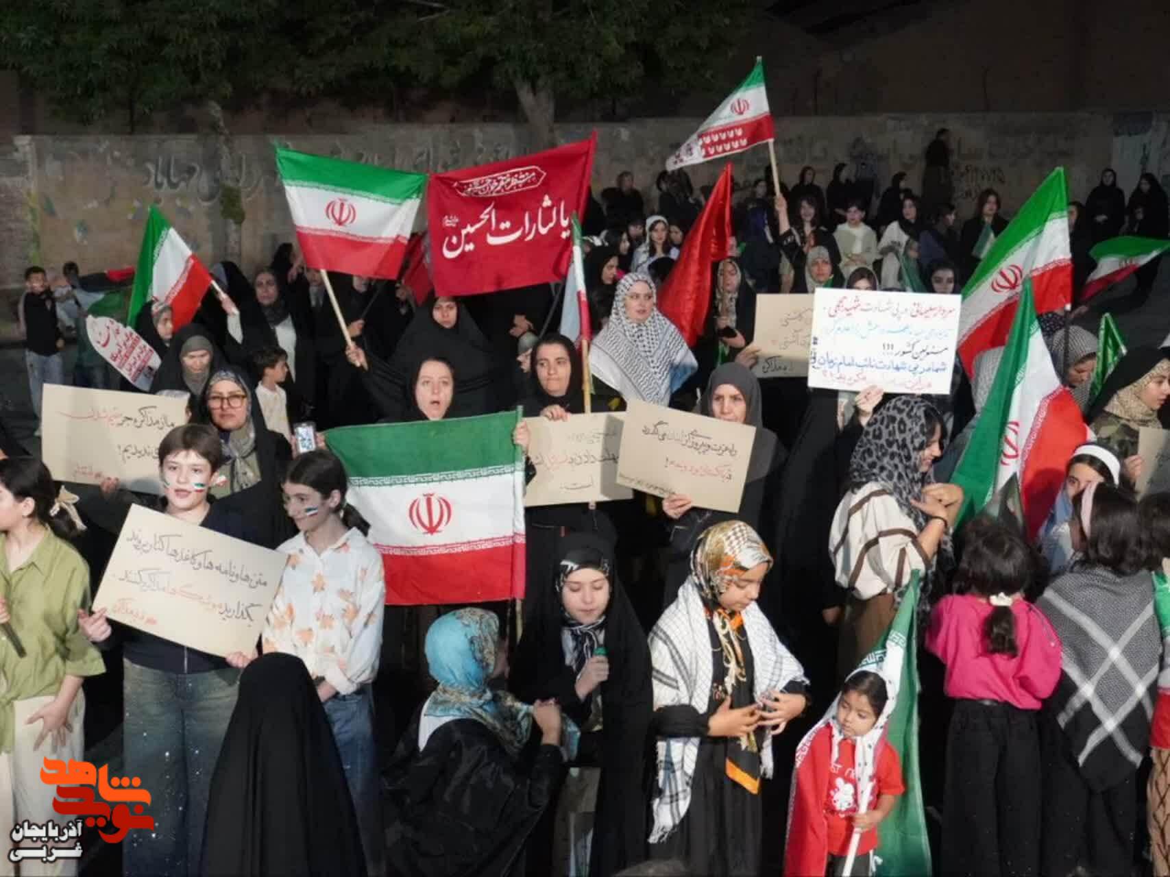 برپایی تجمعات شبانه در شهرستان مهاباد با حضور مسئولان و خانوادههای معظم شهدا و ایثارگران برپایی تجمعات شبانه در شهرستان مهاباد با حضور مسئولان و خانوادههای معظم شهدا و ایثارگران