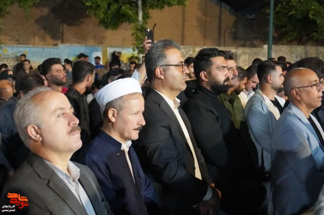 برپایی تجمعات شبانه در شهرستان مهاباد با حضور مسئولان و خانوادههای معظم شهدا و ایثارگران برپایی تجمعات شبانه در شهرستان مهاباد با حضور مسئولان و خانوادههای معظم شهدا و ایثارگران