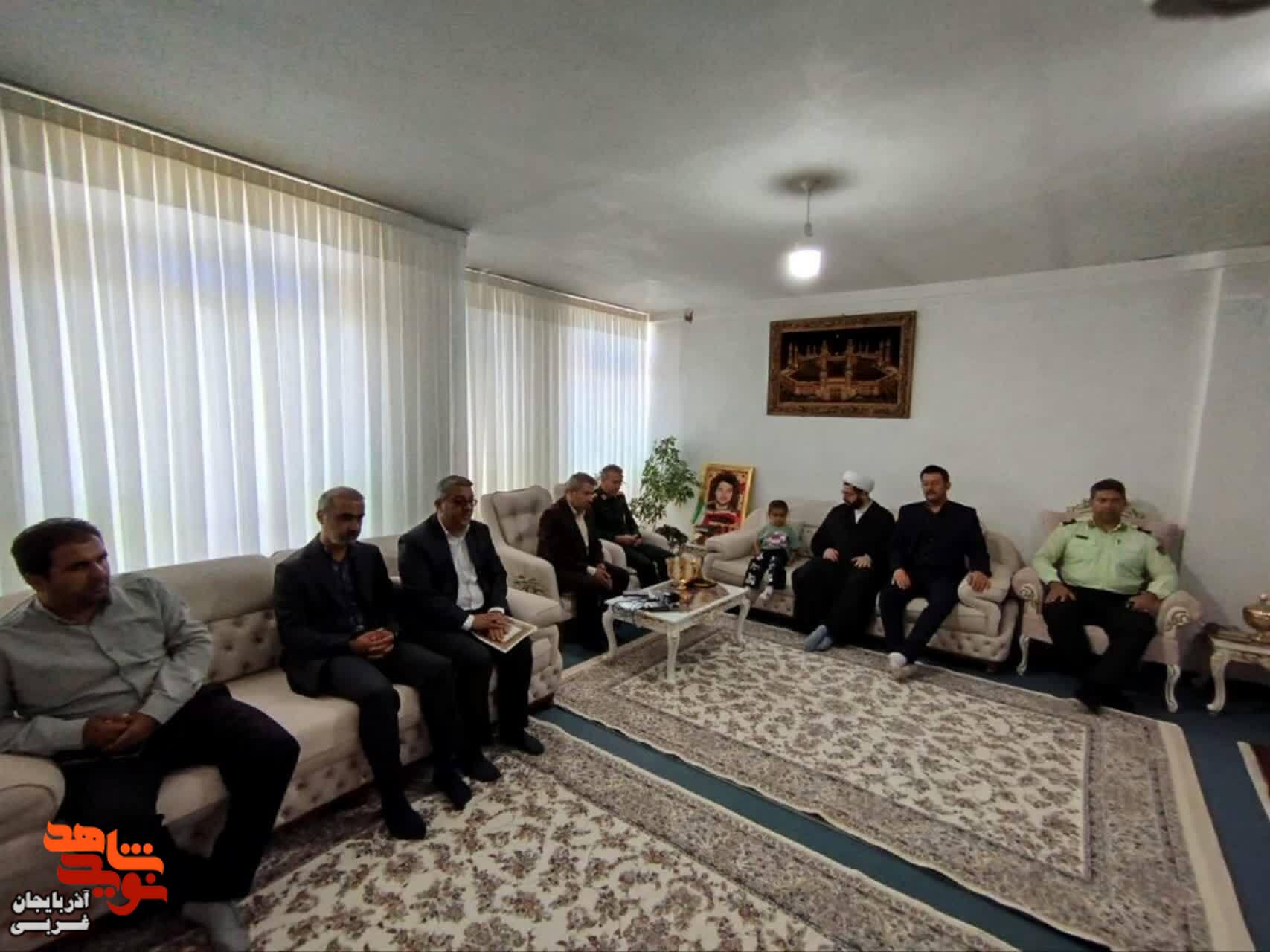 دیدار با خانواده شهدا و ایثارگران در شهرستان نقده دیدار با خانواده شهدا و ایثارگران در شهرستان نقده