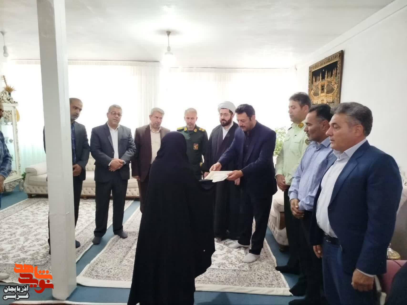 دیدار با خانواده شهدا و ایثارگران در شهرستان نقده دیدار با خانواده شهدا و ایثارگران در شهرستان نقده