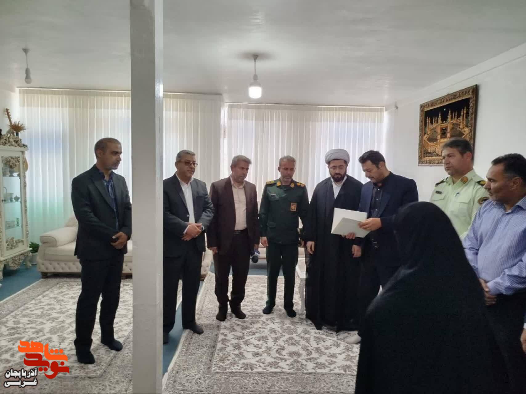 دیدار با خانواده شهدا و ایثارگران در شهرستان نقده دیدار با خانواده شهدا و ایثارگران در شهرستان نقده