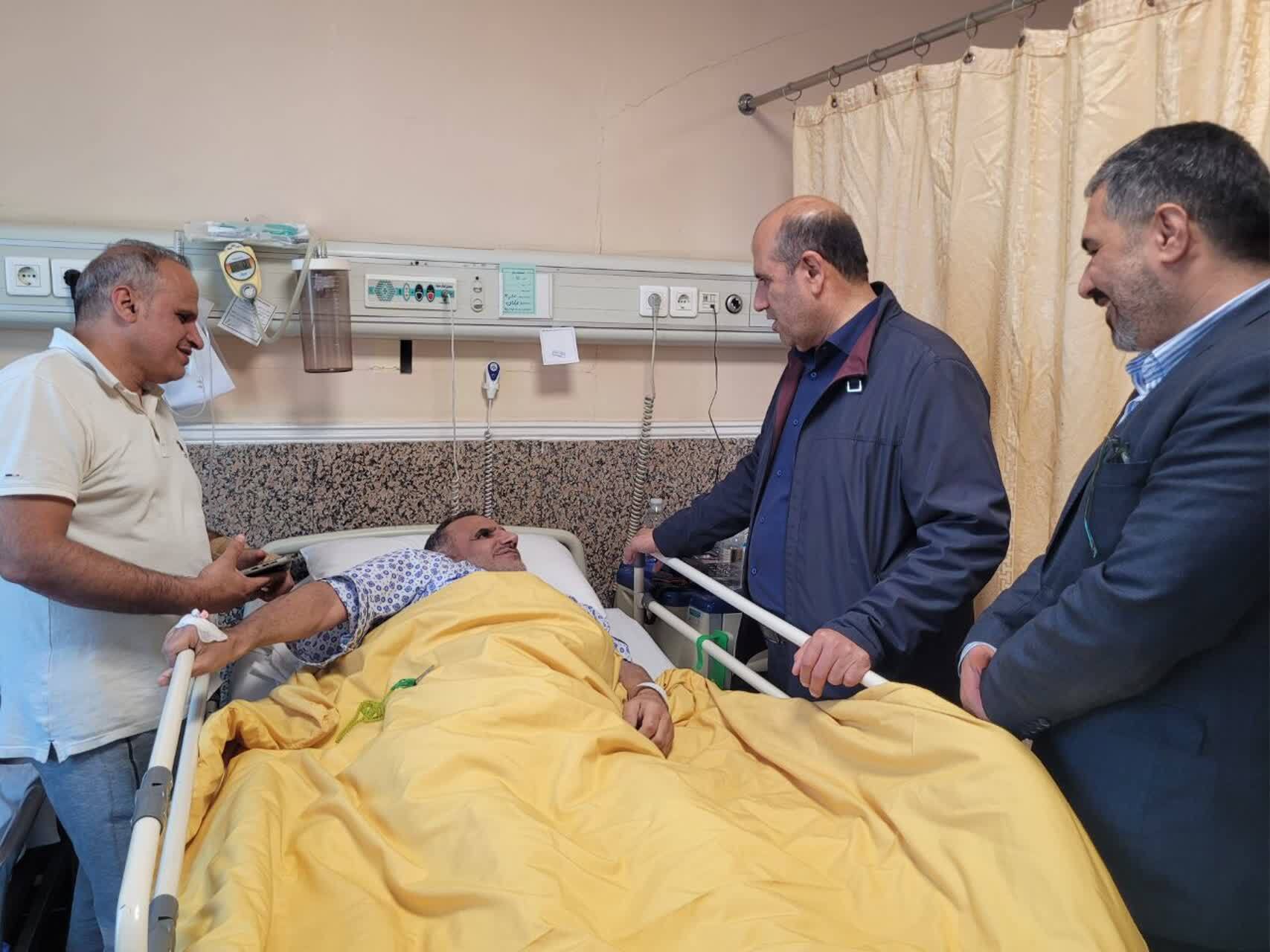 مدیرکل بنیاد شهید تهران بزرگ از جانباز سرافراز وحید مهدوی‌خواه عیادت کرد