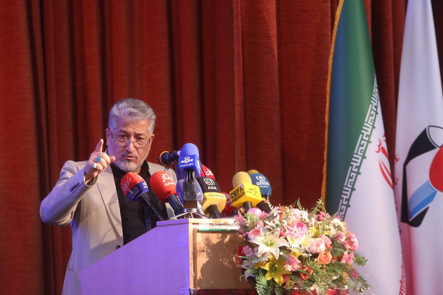 دانشگاه پساجنگ باید به کانون تولید اقتدار علمی و تربیت انسان مسئول تبدیل شود / گذار از مقالهمحوری به اثرمحوری ضروری است دانشگاه پساجنگ باید به کانون تولید اقتدار علمی و تربیت انسان مسئول تبدیل شود / گذار از مقالهمحوری به اثرمحوری ضروری است