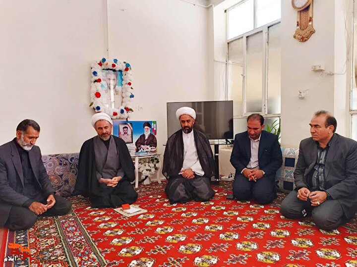 دیدار نماینده ولی‌فقیه در استان و امام جمعه ایلام با خانواده های معظم شهدای جنگ رمضان