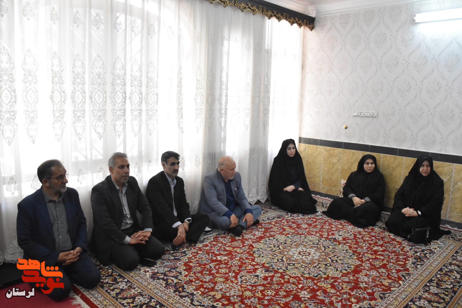 دیدار با خانواده جمعی از شهدای جنگ رمضان در شهرستان بروجرد