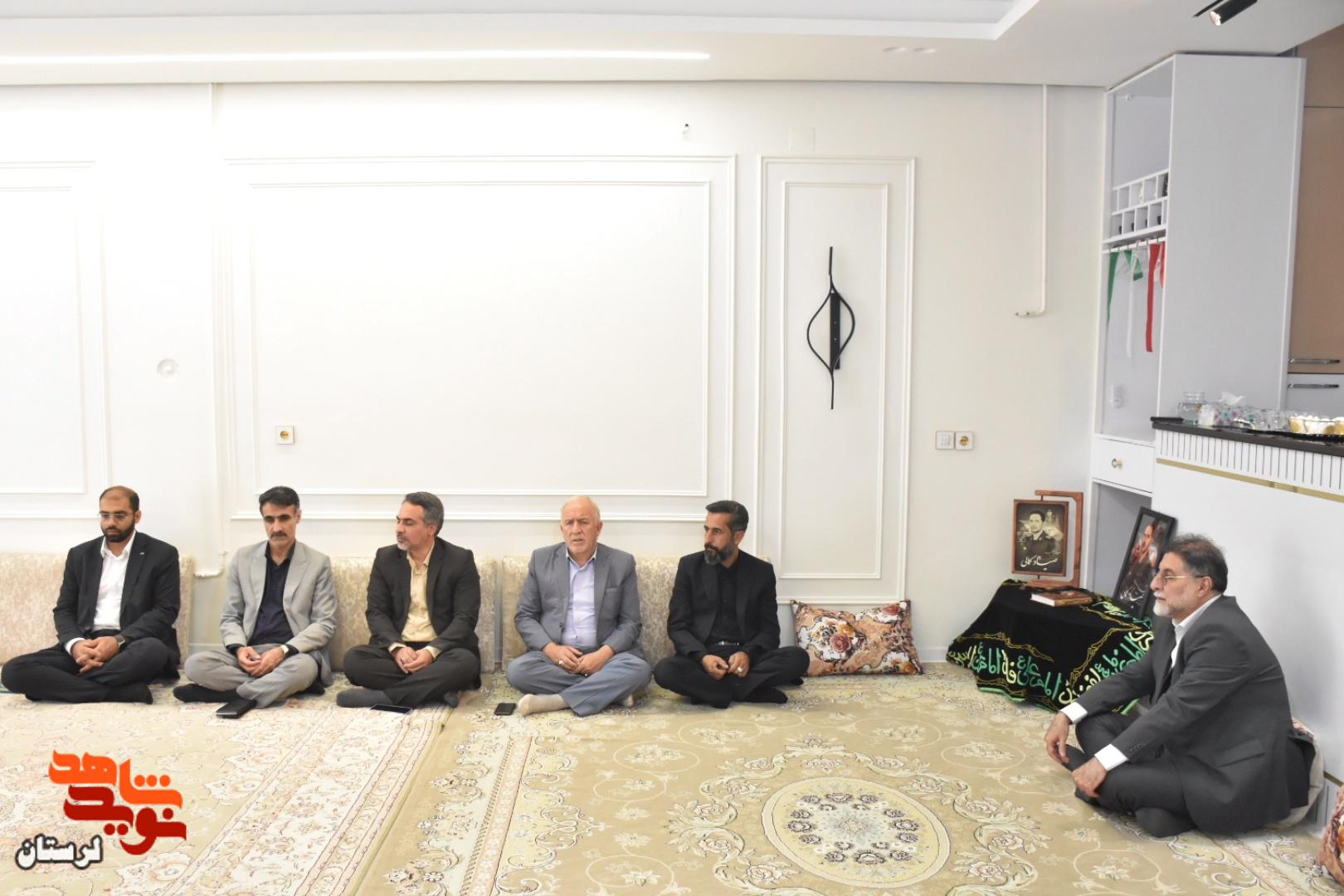 دیدار با خانواده جمعی از شهدای جنگ رمضان در خرم‌آباد با حضور نماینده ریاست عالی بنیاد شهید و امور ایثارگران
