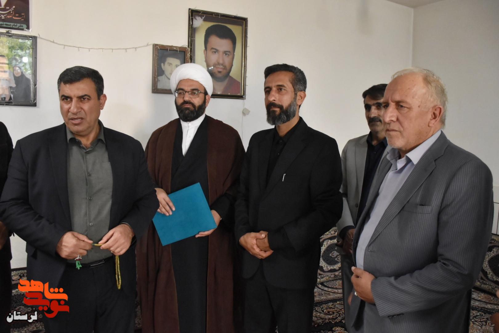 دیدار با خانواده شهیدان والامقام «میرزایی و جمشیدی» از شهدای جنگ رمضان در شهرستان دورود