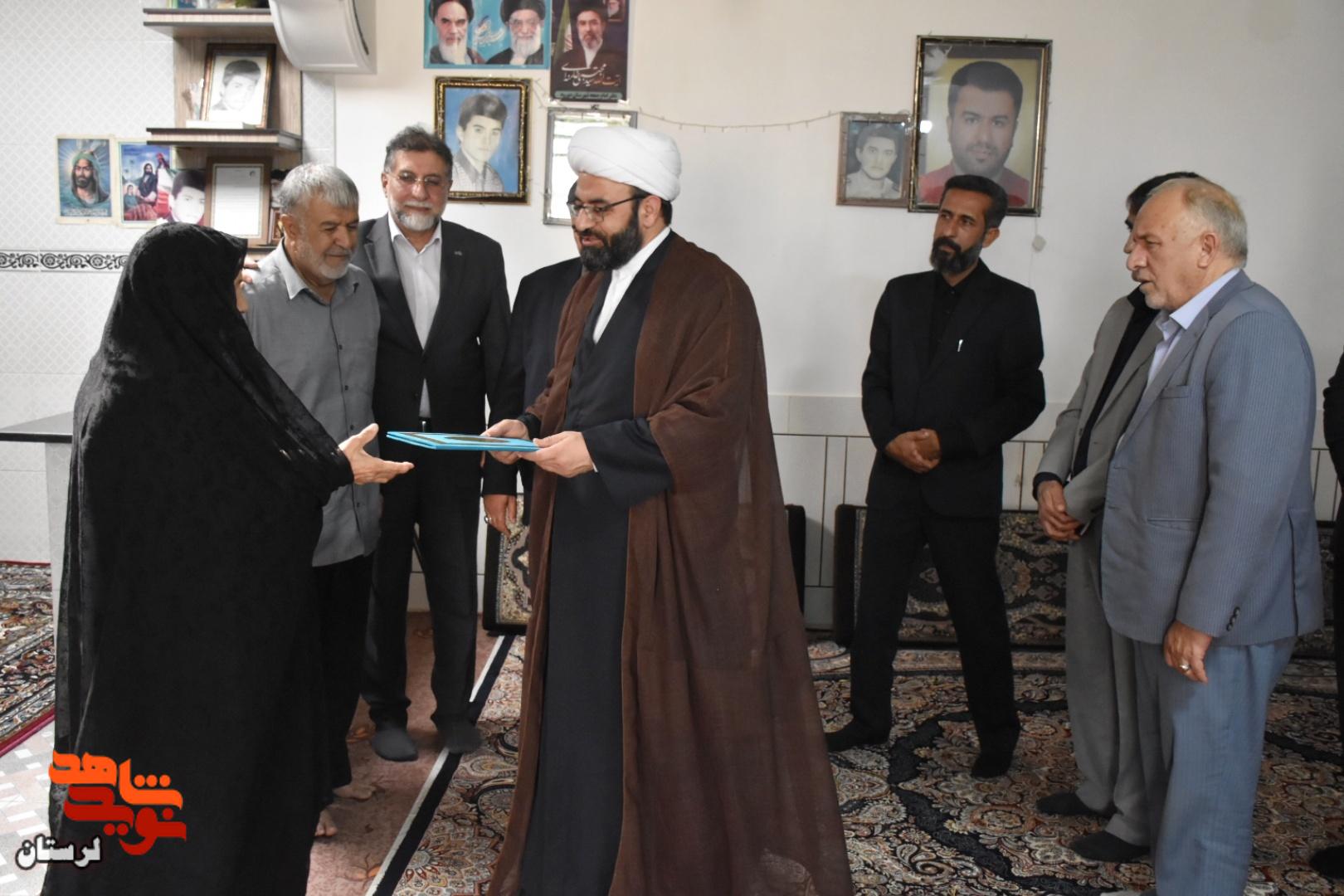 دیدار با خانواده شهیدان والامقام «میرزایی و جمشیدی» از شهدای جنگ رمضان در شهرستان دورود