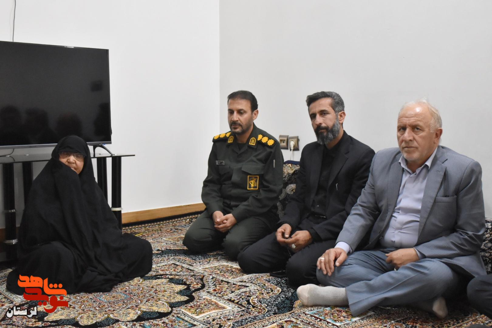 دیدار مشاور عالی مدیرعامل بانک دی با خانواده جمعی از شهدای شهرستان ازنا