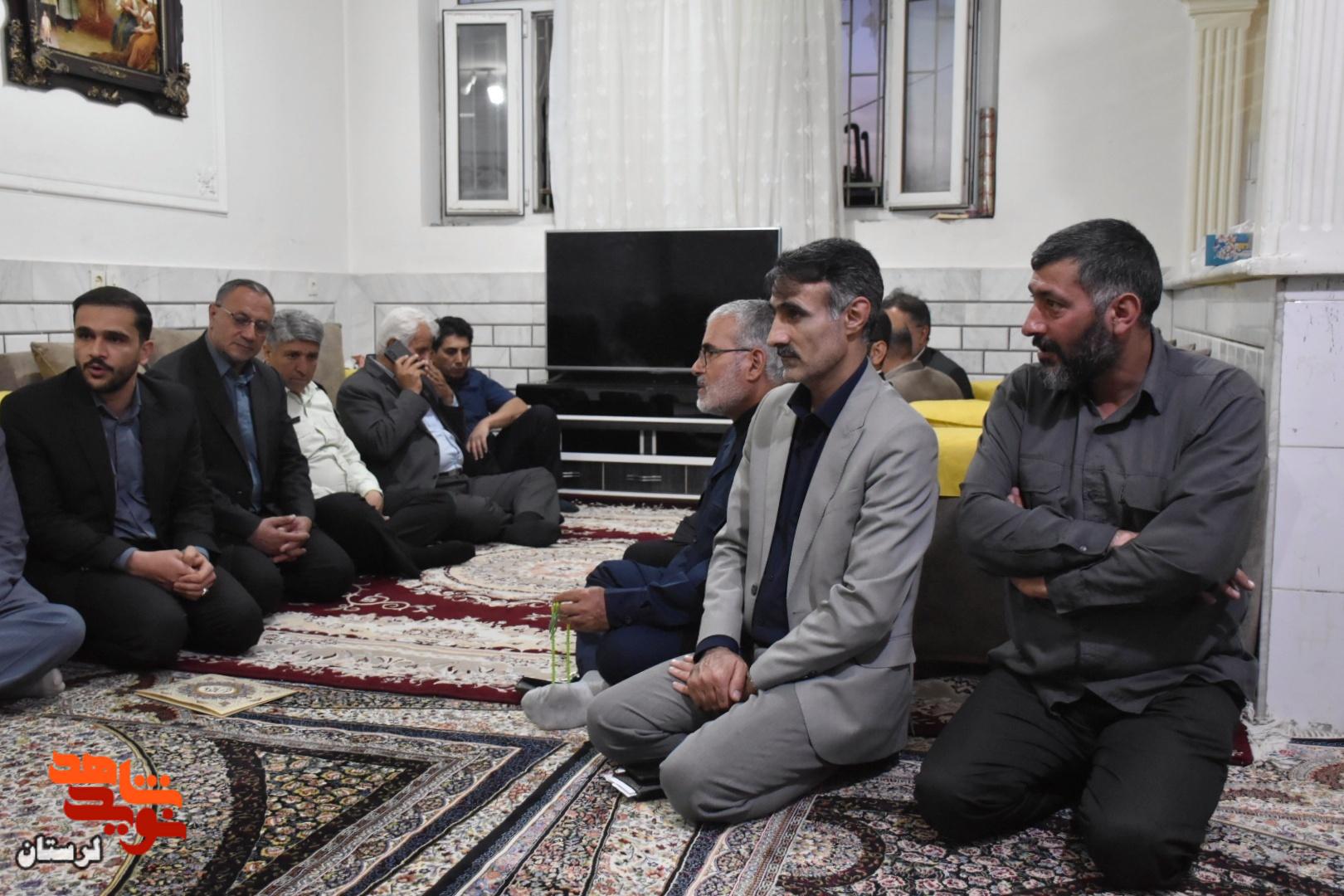 دیدار مشاور عالی مدیرعامل بانک دی با خانواده‌های معظم شهیدان «قربان بهرامی» و «غلامرضا گوری» در شهرستان الیگودرز