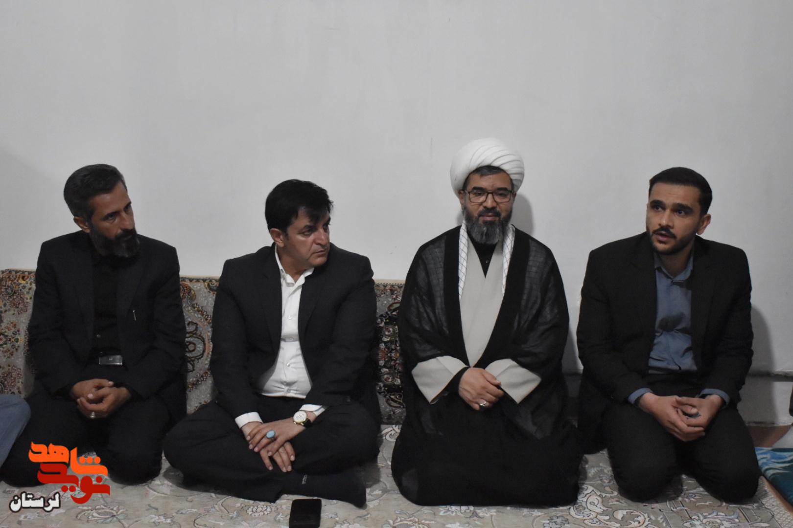 دیدار مشاور عالی مدیرعامل بانک دی با خانواده‌های معظم شهیدان «قربان بهرامی» و «غلامرضا گوری» در شهرستان الیگودرز