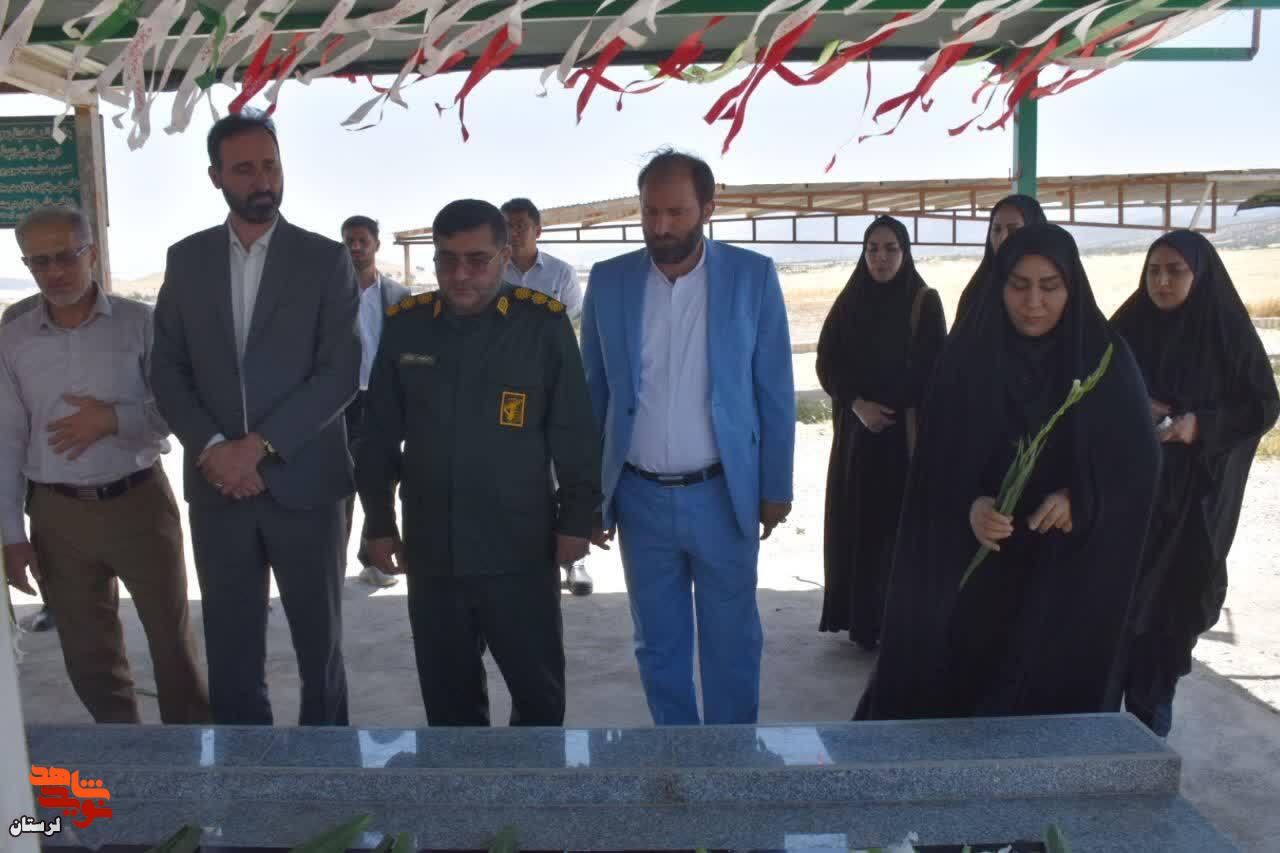از پدر شهیدان «بازگیر» در روستای انگُز تجلیل شد
