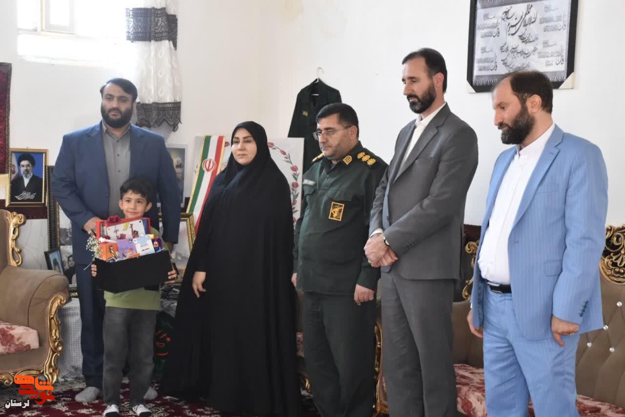 از پدر شهیدان «بازگیر» در روستای انگُز تجلیل شد