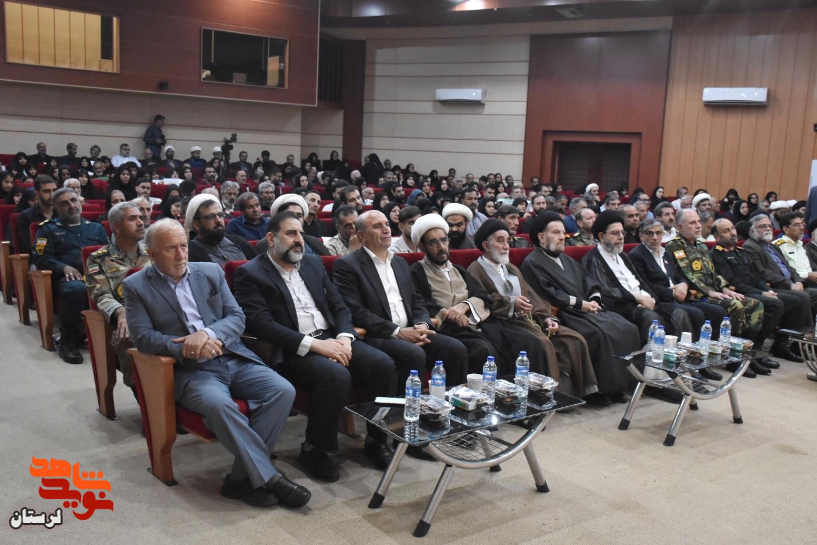 شهدا چراغ راه وحدت و مقاومت ملت ایران هستند شهدا چراغ راه وحدت و مقاومت ملت ایران هستند