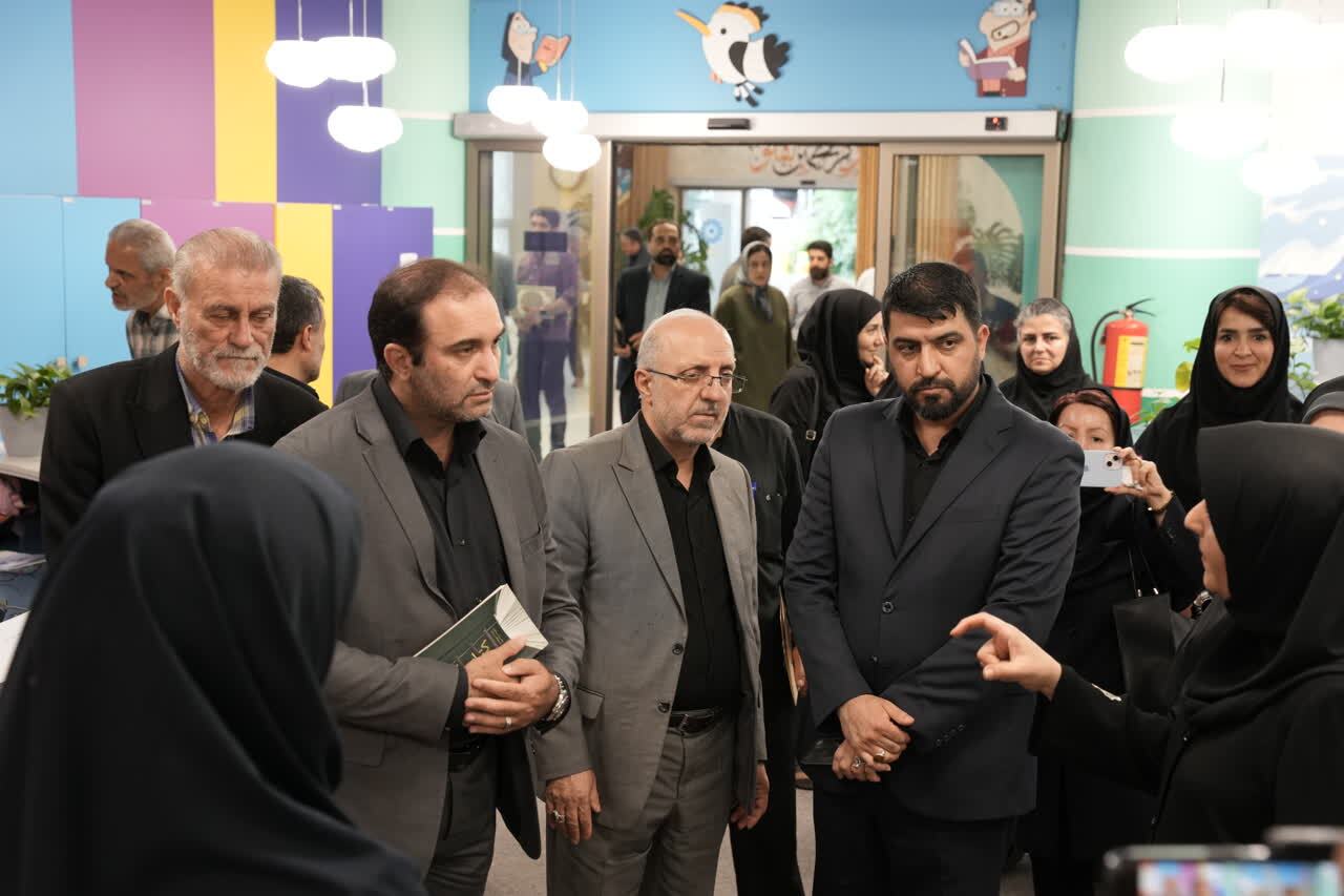 بازدید مدیرکل دفتر دانشپژوهان و تشکلهای شاهد و ایثارگر از کتابخانه مرکزی رشت بازدید مدیرکل دفتر دانشپژوهان و تشکلهای شاهد و ایثارگر از کتابخانه مرکزی رشت