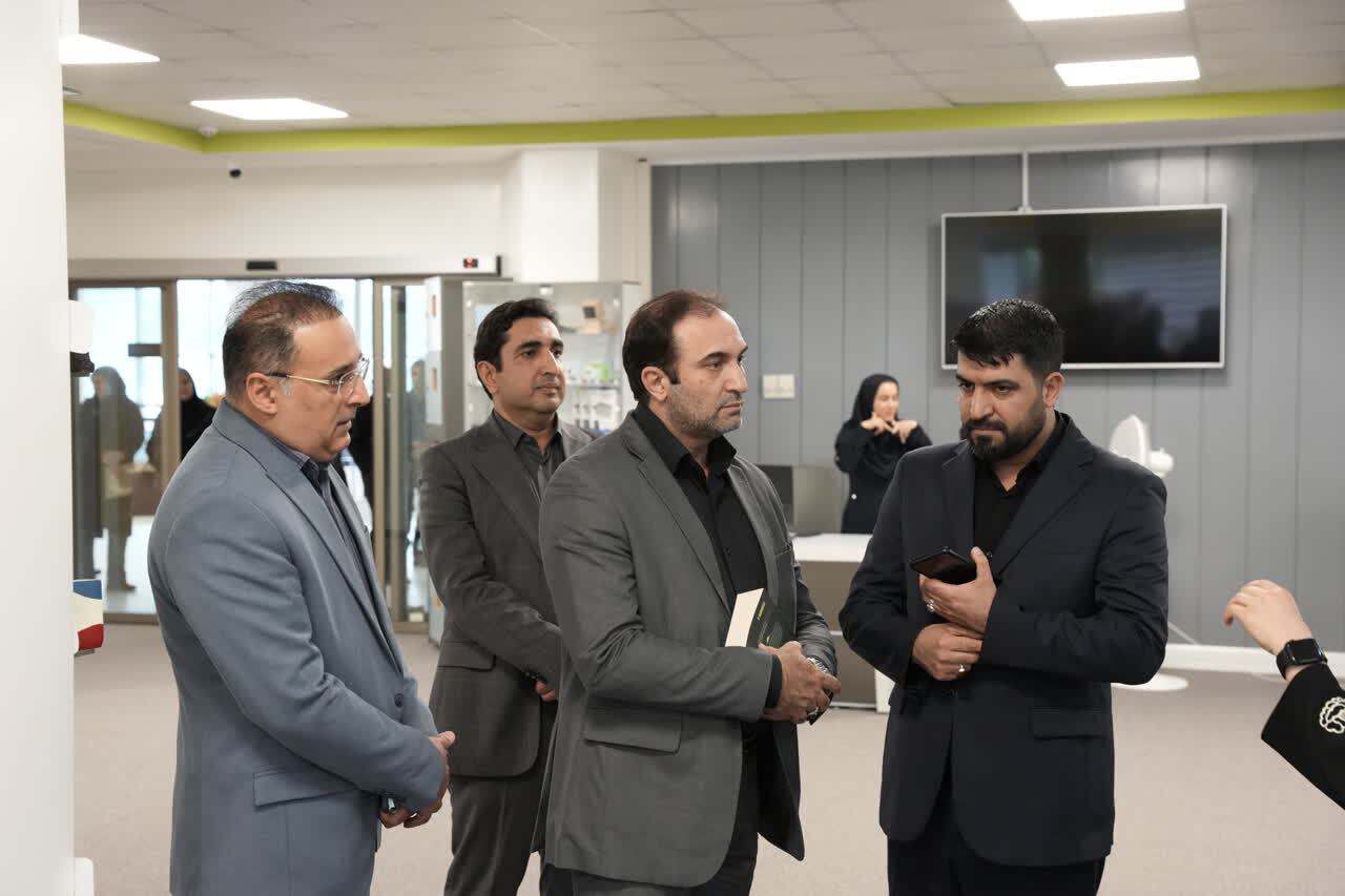 بازدید مدیرکل دفتر دانشپژوهان و تشکلهای شاهد و ایثارگر از کتابخانه مرکزی رشت بازدید مدیرکل دفتر دانشپژوهان و تشکلهای شاهد و ایثارگر از کتابخانه مرکزی رشت