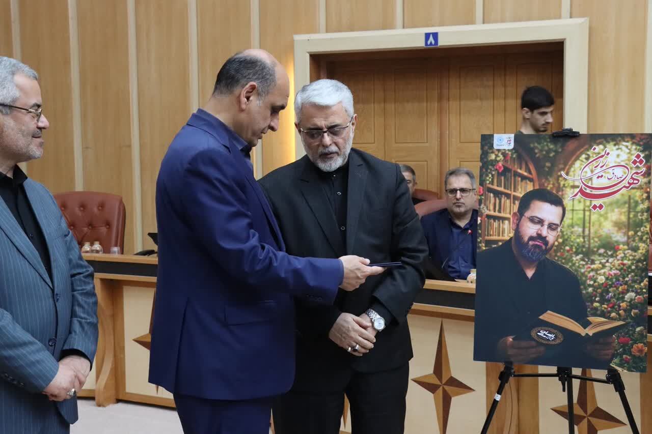 استاندار گیلان در همایش تجلیل از چهره های ماندگار نخبه شاهد و ایثارگر: پیوند علم، ایثار و مردم، پشتوانه اقتدار ایران اسلامی است استاندار گیلان در همایش تجلیل از چهره های ماندگار نخبه شاهد و ایثارگر: پیوند علم، ایثار و مردم، پشتوانه اقتدار ایران اسلامی است