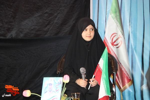 کلیپ| رجزخوانی دختر شهید احمدی کلیپ| رجزخوانی دختر شهید احمدی