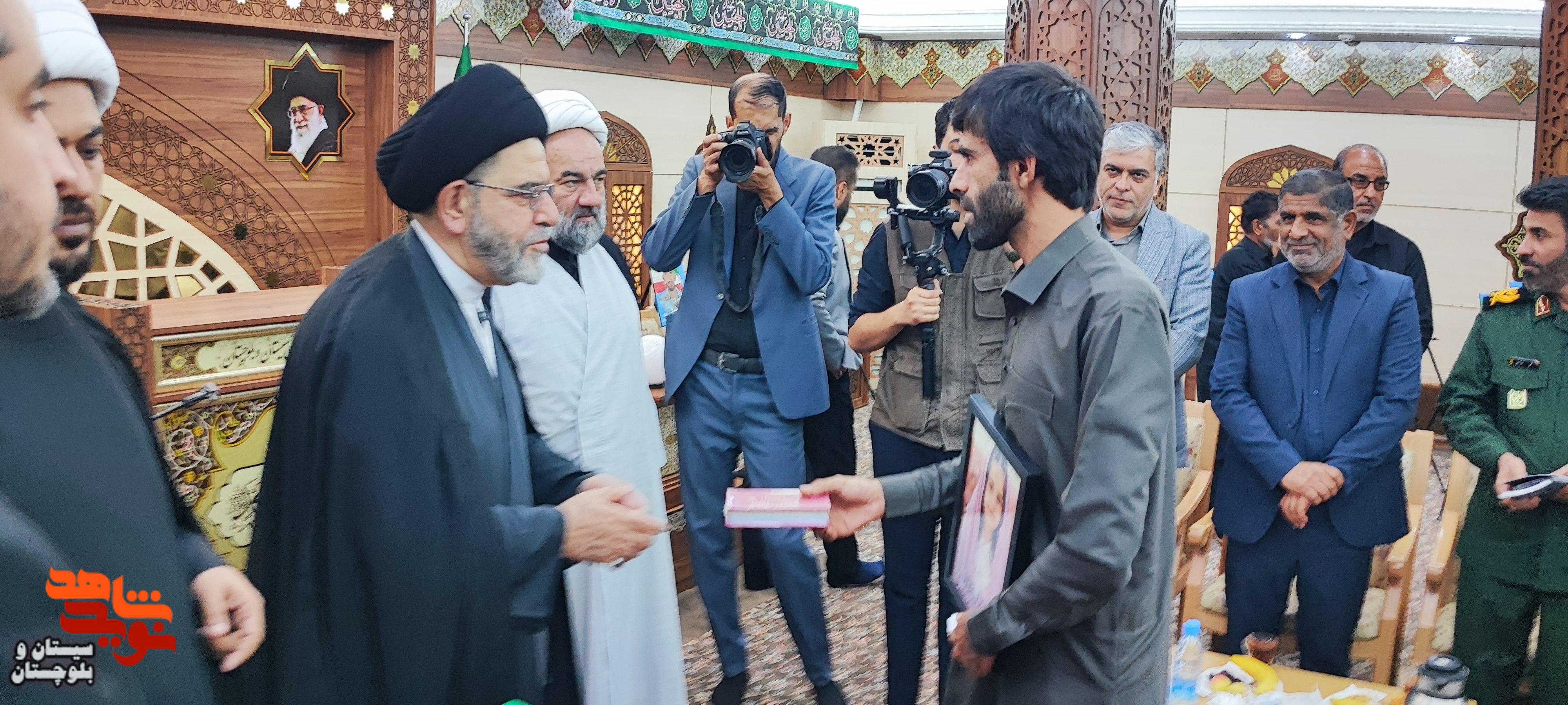 تجلیل از خانواده شهدای جنگ رمضان استان سیستان و بلوچستان تجلیل از خانواده شهدای جنگ رمضان استان سیستان و بلوچستان