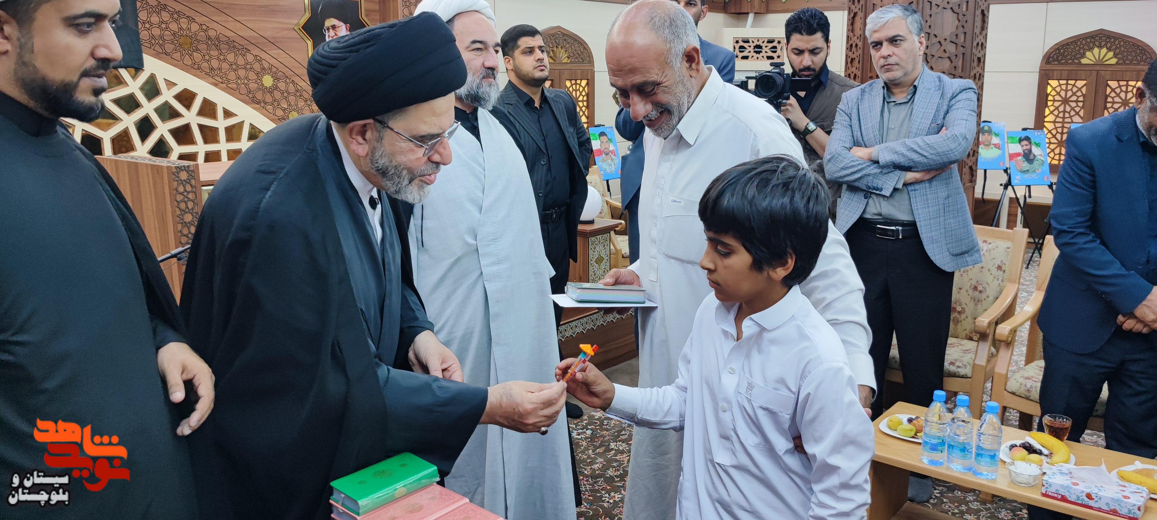 تجلیل از خانواده شهدای جنگ رمضان استان سیستان و بلوچستان تجلیل از خانواده شهدای جنگ رمضان استان سیستان و بلوچستان