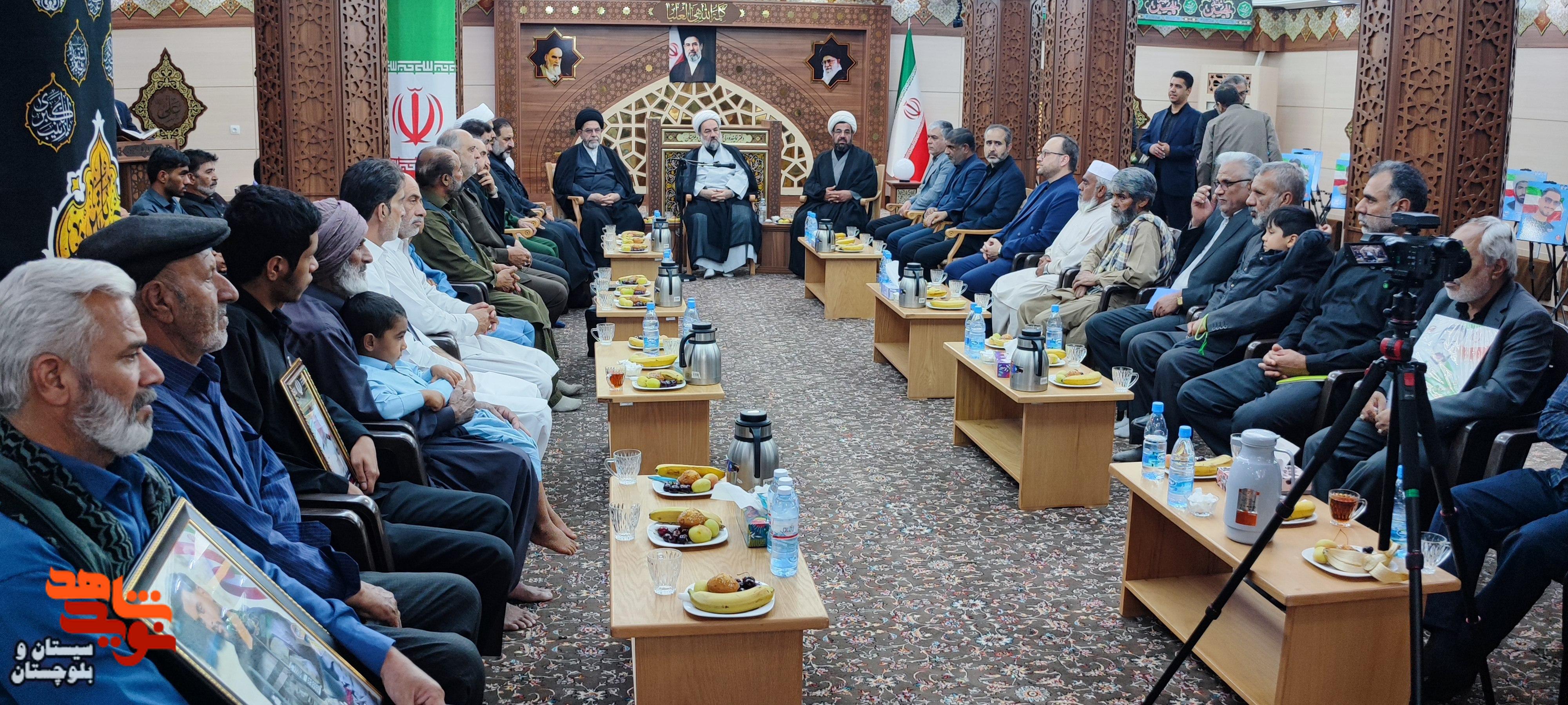 تجلیل از خانواده شهدای جنگ رمضان استان سیستان و بلوچستان تجلیل از خانواده شهدای جنگ رمضان استان سیستان و بلوچستان