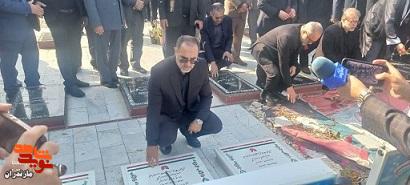 تجدید پیمان مدیرکل بنیاد شهید مازندران با آرمانهای شهدا به مناسبت هفته قوه قضائیه+تصاویر تجدید پیمان مدیرکل بنیاد شهید مازندران با آرمانهای شهدا به مناسبت هفته قوه قضائیه+تصاویر