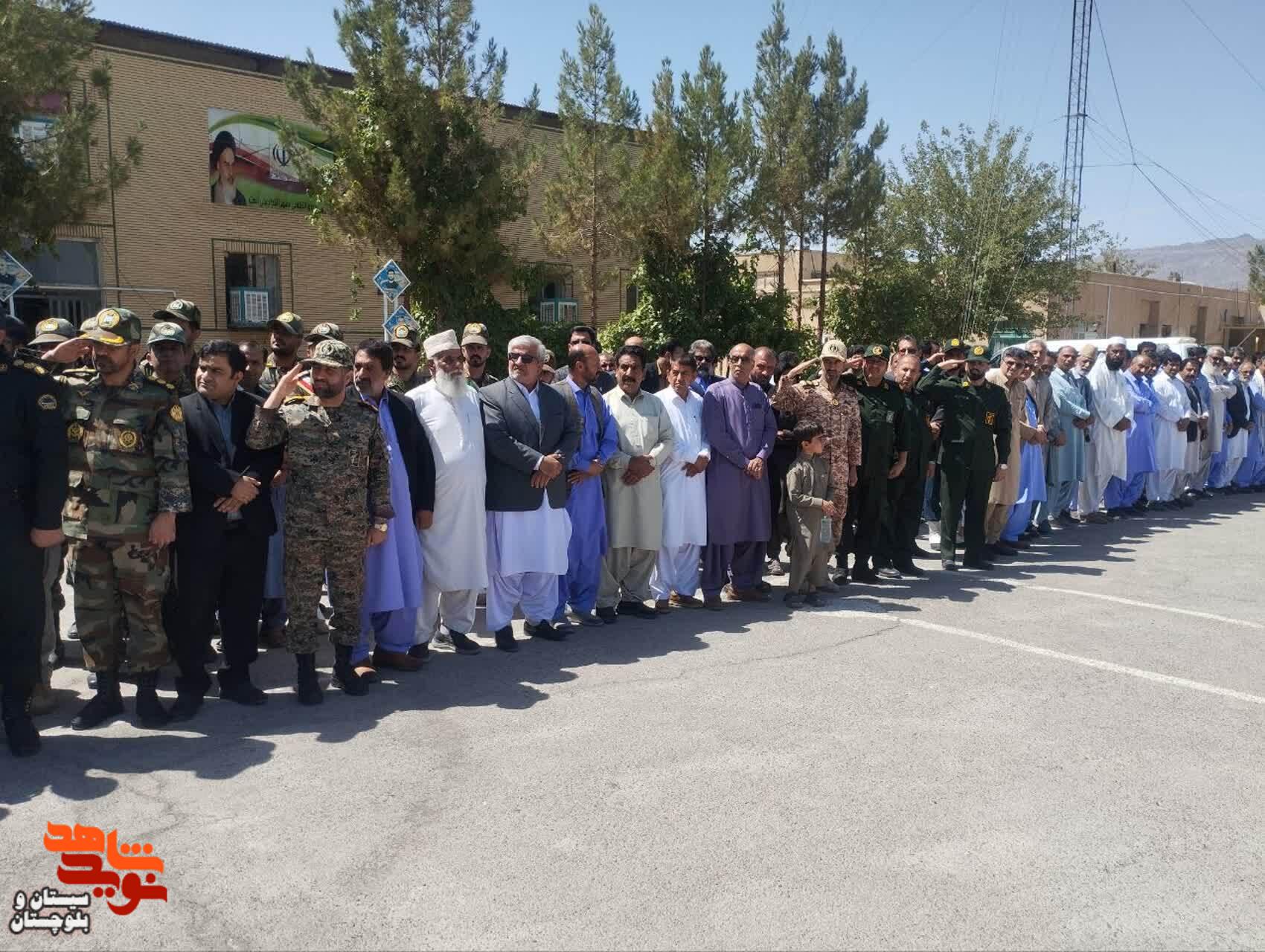 وداع با پیکر مطهر شهید عبدالسلام کرد