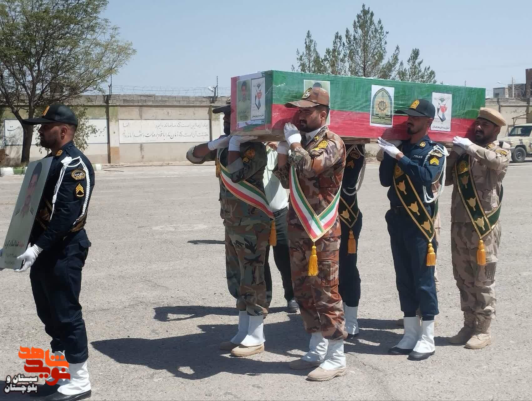 وداع با پیکر مطهر شهید عبدالسلام کرد