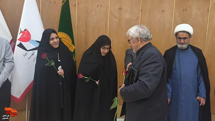 گزارش تصویری/ تجلیل از خانواده‌های شهدای جنگ رمضان در جوار بارگاه منور رضوی
