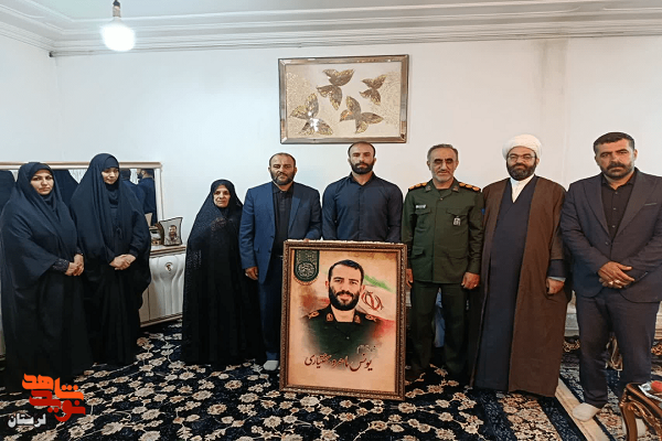 تقدیم مدال طلای آسیا به خانواده شهید «یونس ماهرو بختیاری» تقدیم مدال طلای آسیا به خانواده شهید «یونس ماهرو بختیاری»