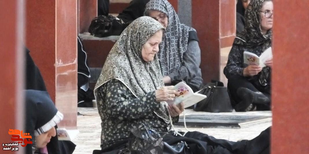 طنین استغاثه در جوار افلاکیان؛ زمزمه دعای عرفه در گلزار شهدای گچساران طنین‌انداز شد