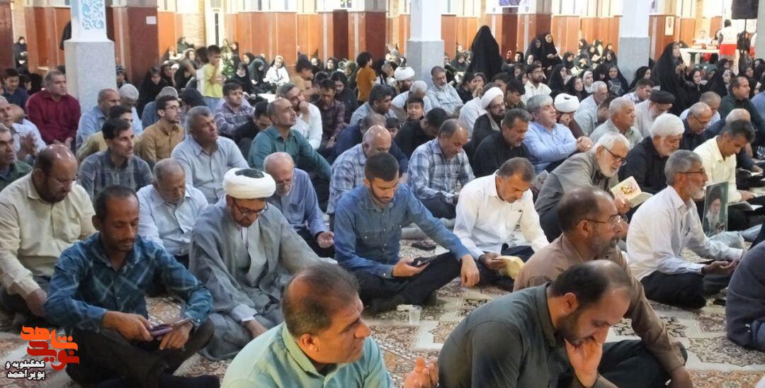 طنین استغاثه در جوار افلاکیان؛ زمزمه دعای عرفه در گلزار شهدای گچساران طنین‌انداز شد