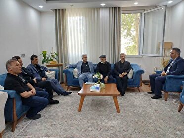 دیدار معاون بهداشت و درمان بنیاد شهید با خانواده شهیده «کبری امیری» / تأکید بر تداوم خدمت‌رسانی و پاسداشت مقام شهدا
