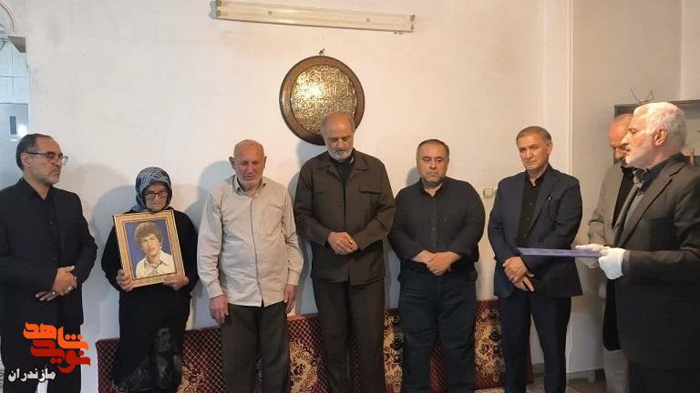 دیدار مدیرکل بنیاد شهید و امور ایثارگران مازندران با والدین شهید احمدزاده در ساری دیدار مدیرکل بنیاد شهید و امور ایثارگران مازندران با والدین شهید احمدزاده در ساری